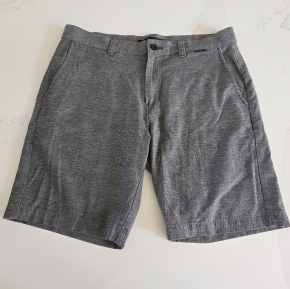 TravisMathew Adirondack Stretch Short 9" Inseam Heathered Black Gray Size 33 - Picture 2 of 9